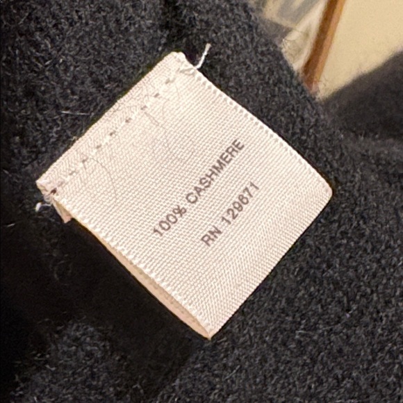 NakedCashmere Black V-Neck Cashmere Sweater size Small - Picture 8 of 11